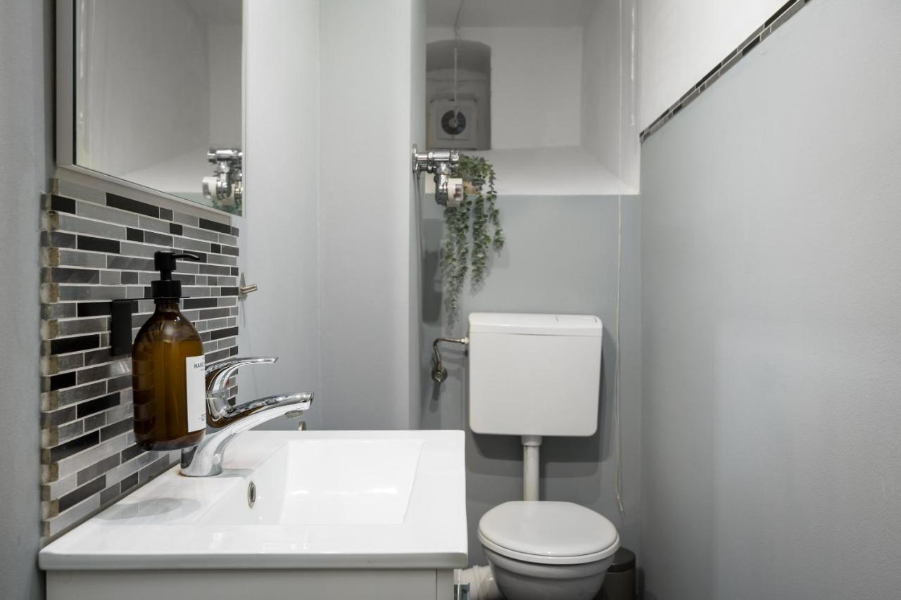 Super Zentral Super Schoener Altbau In Moabit Rostockerstrasse Im Herzen Von Berlin Fuer Bis Zu 6 Personen Esterno foto